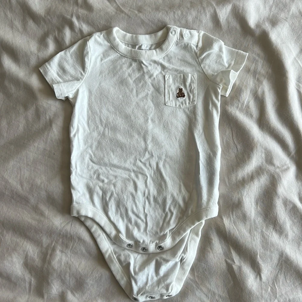 Bundle of 2 baby tees and sweats